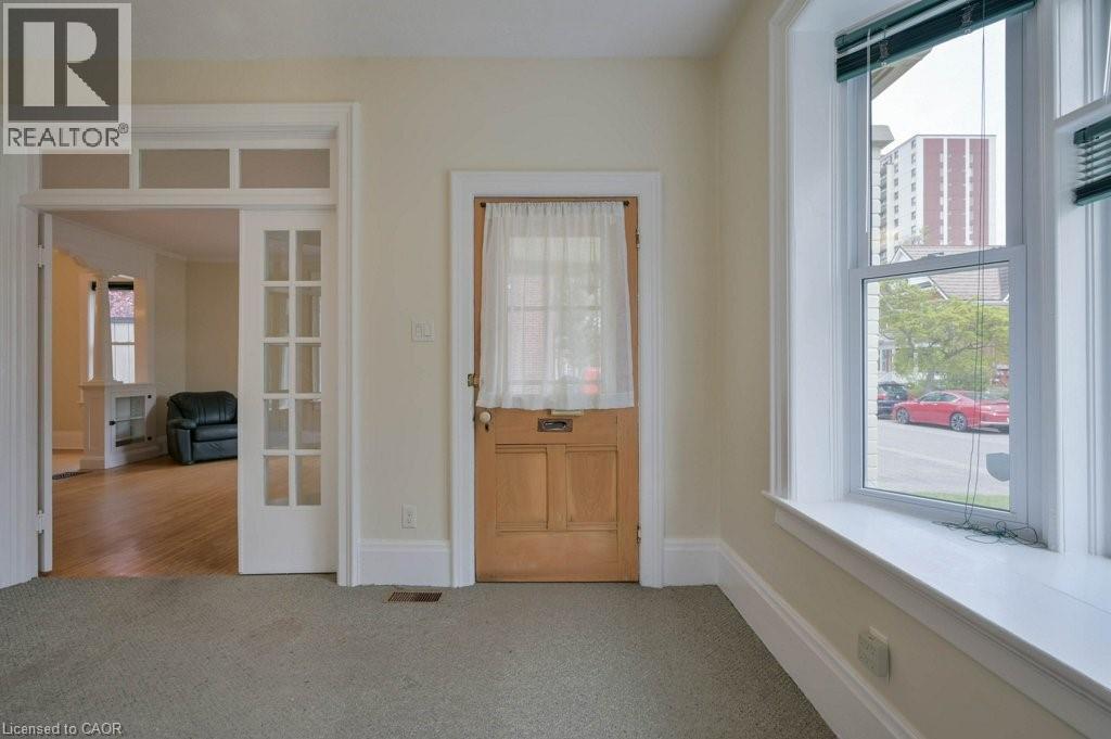 12 CLARENCE Place, Kitchener, Ontario, N2H2L2 — Photo 7