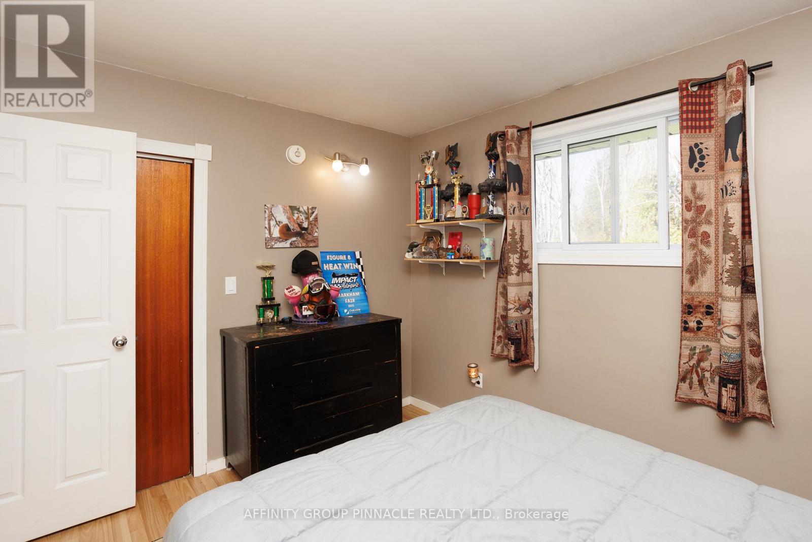 6077 35 HIGHWAY - 21