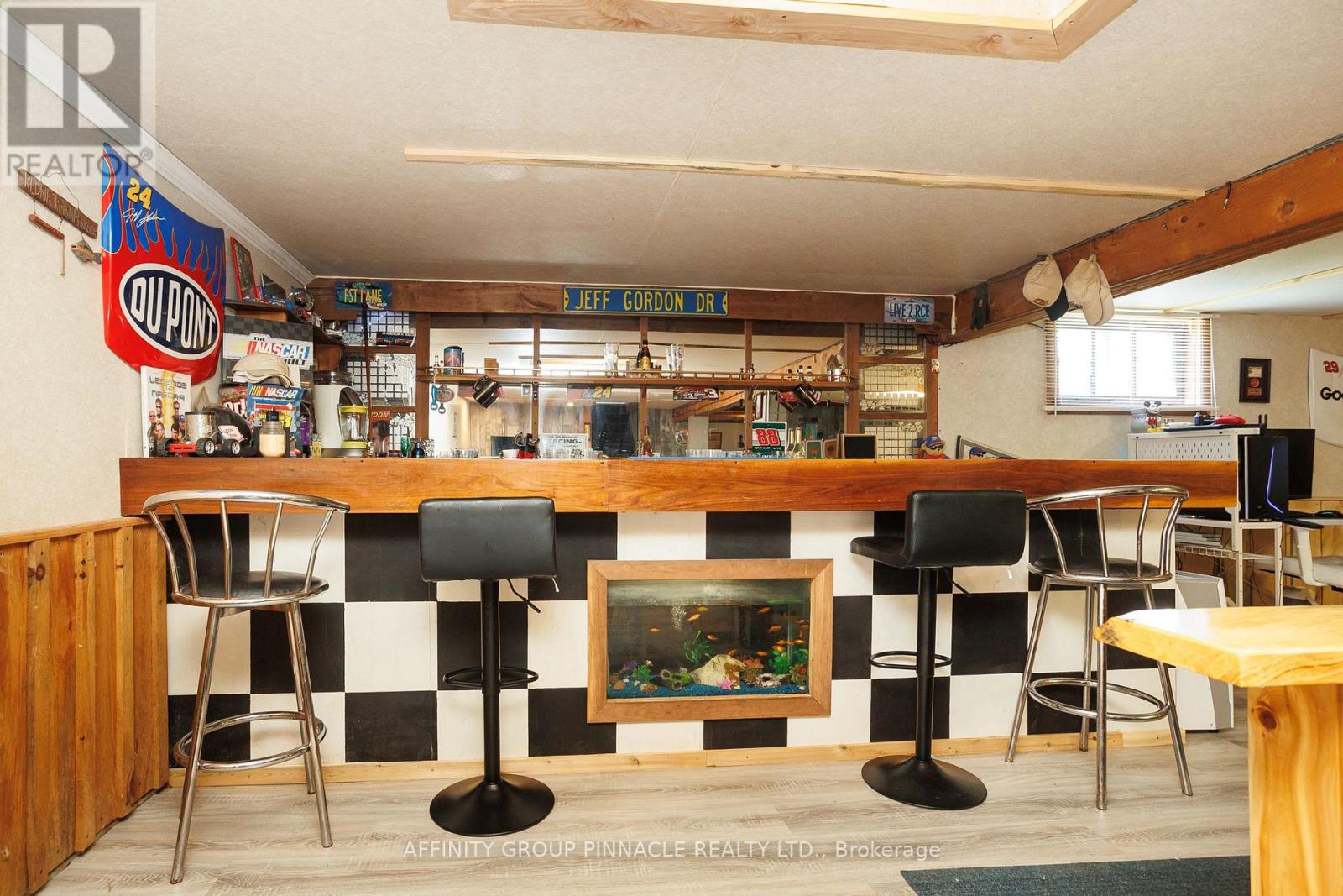 6077 35 HIGHWAY - 26