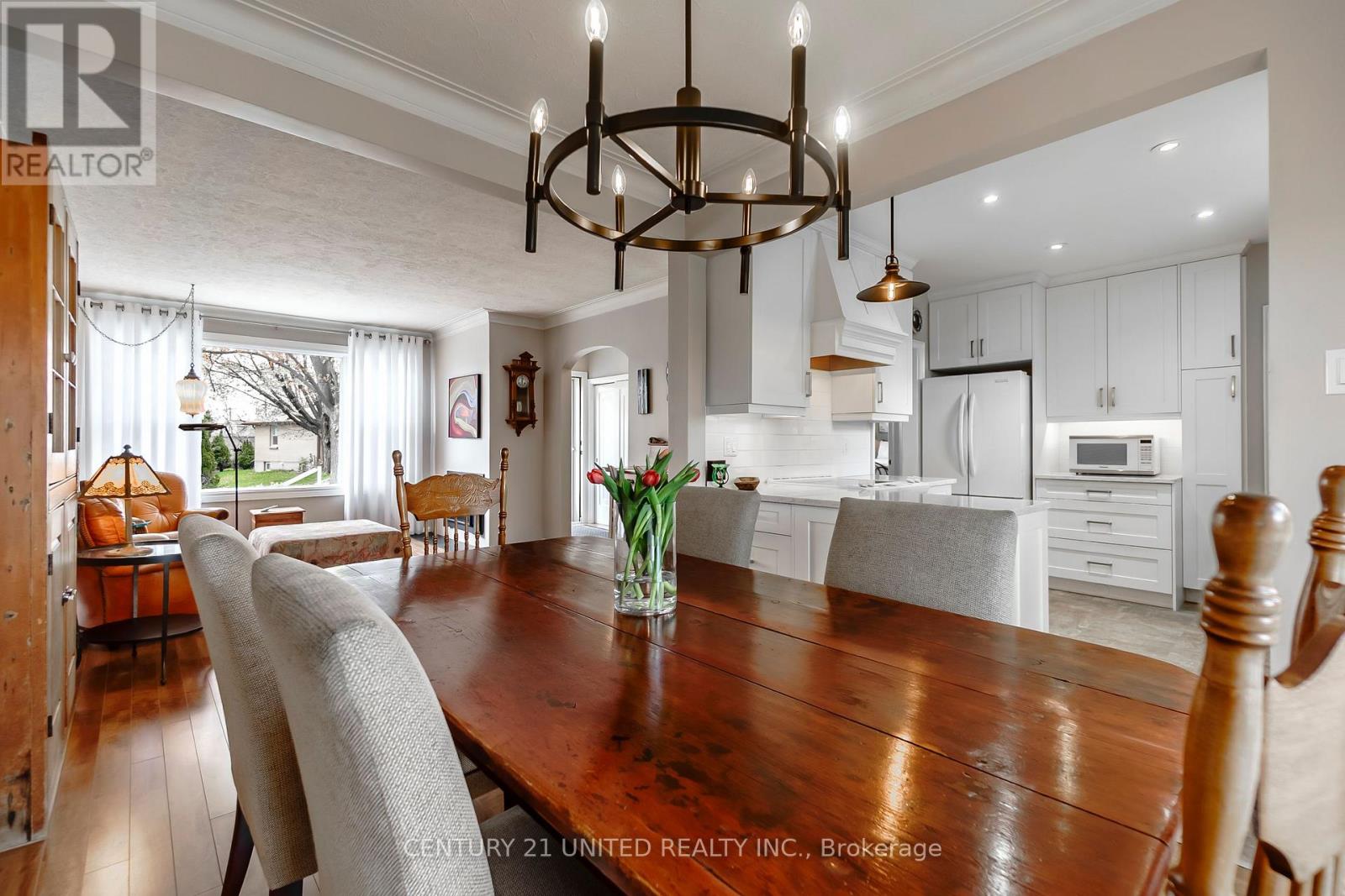 682 VICTORY CRESCENT - 12