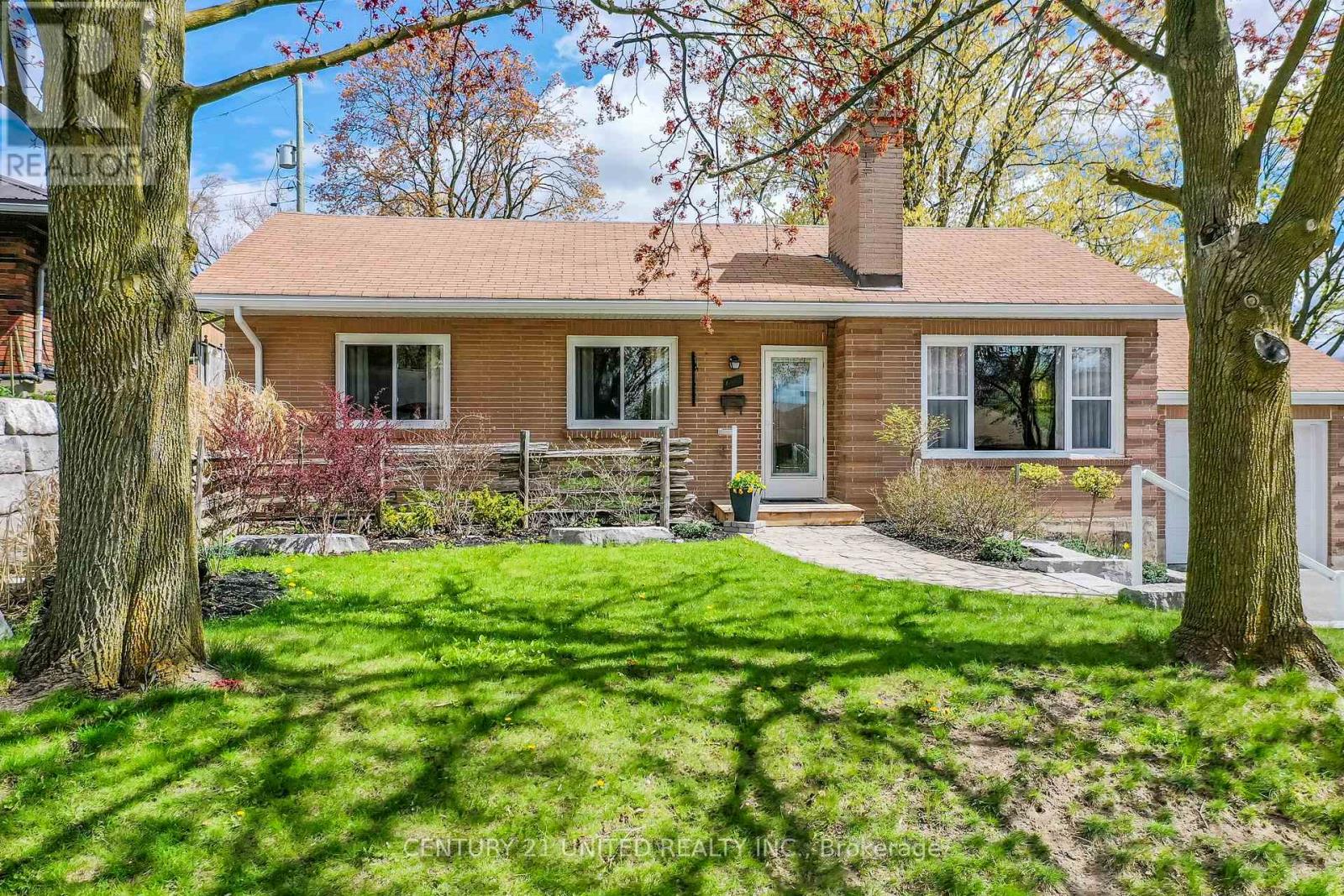 682 VICTORY CRESCENT - Image 2