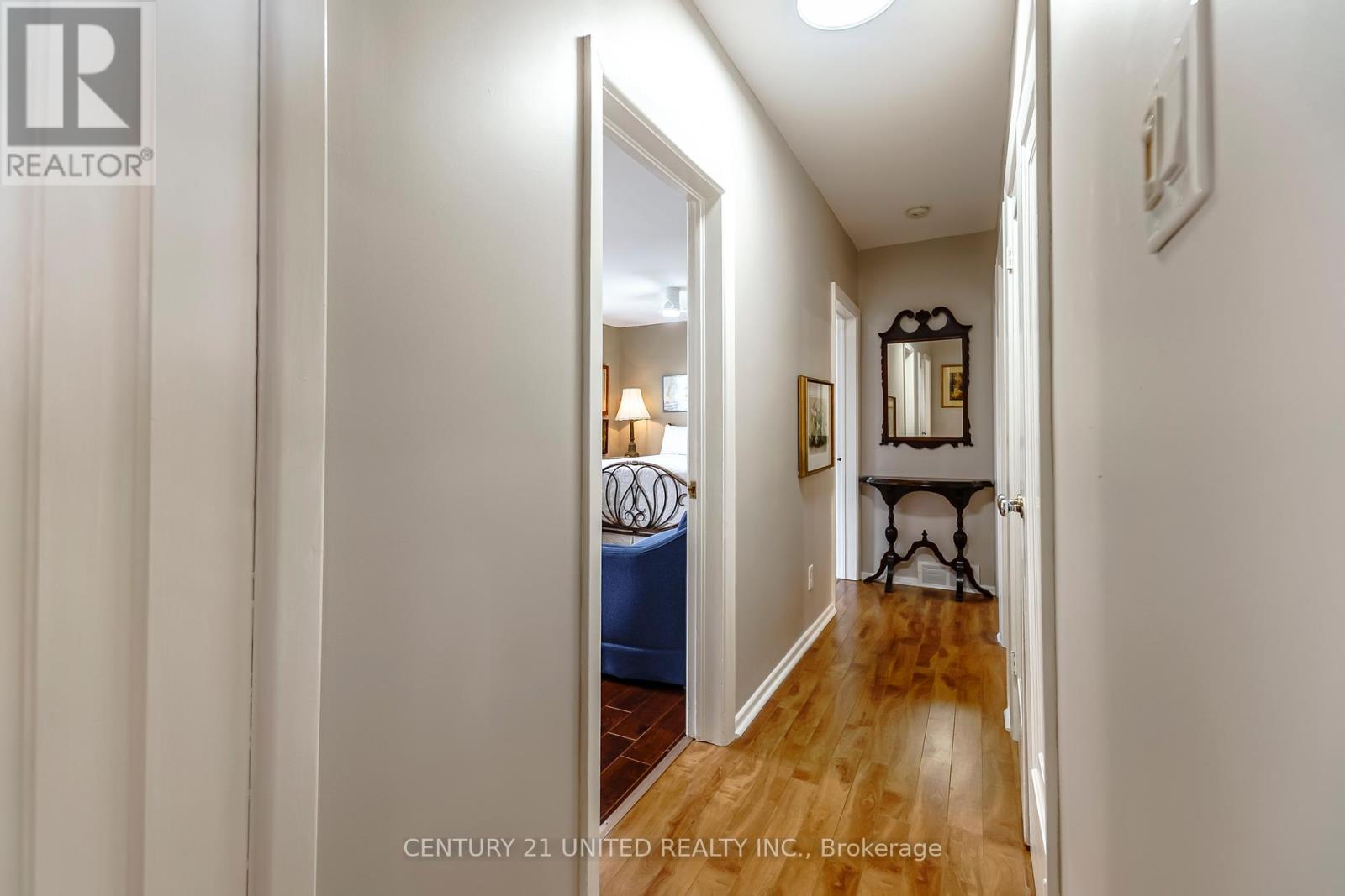 682 VICTORY CRESCENT - 23
