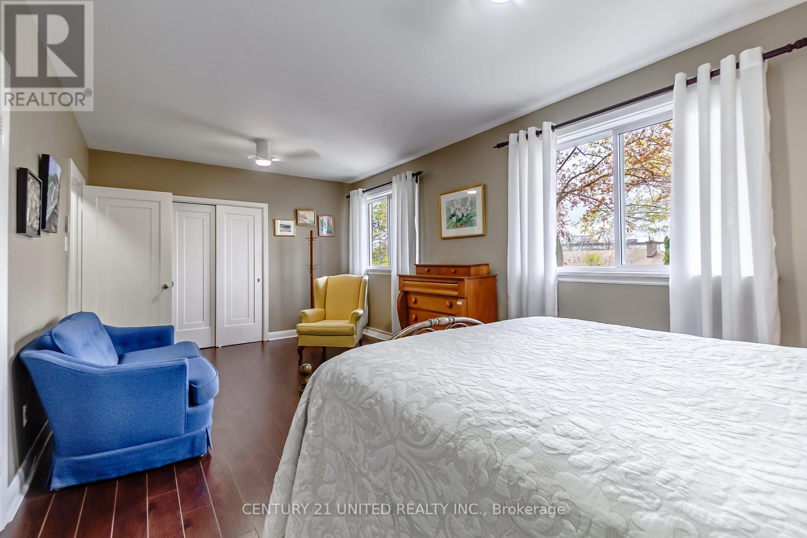 682 VICTORY CRESCENT - 24
