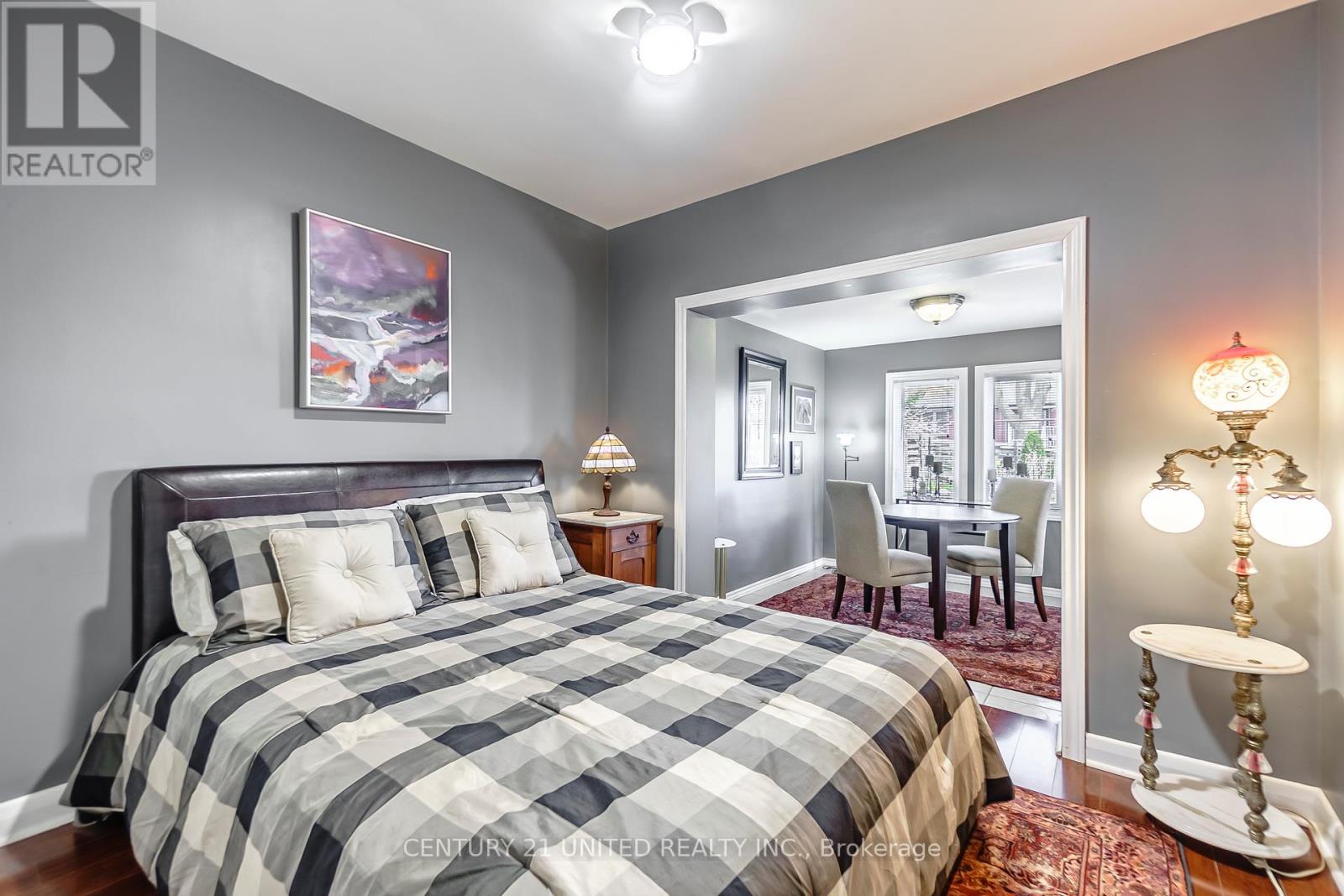 682 VICTORY CRESCENT - 25