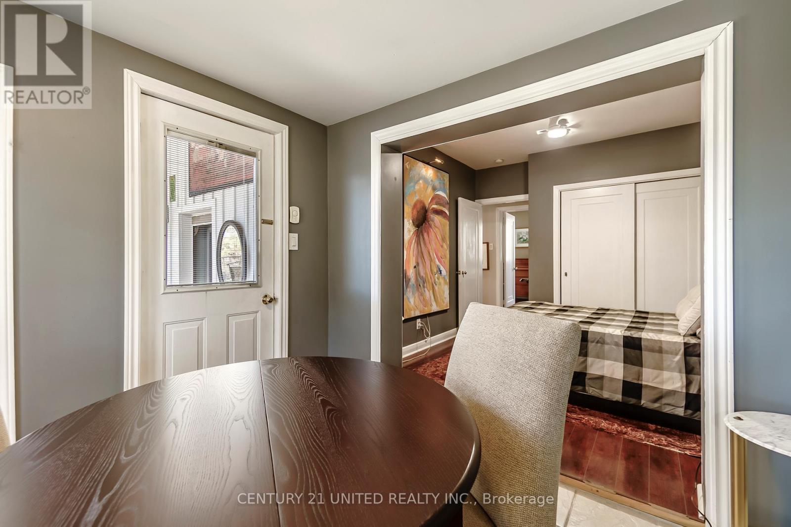 682 VICTORY CRESCENT - 31