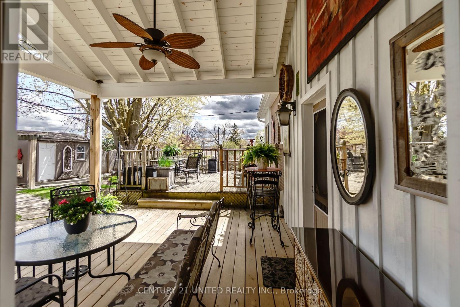 682 VICTORY CRESCENT - 32