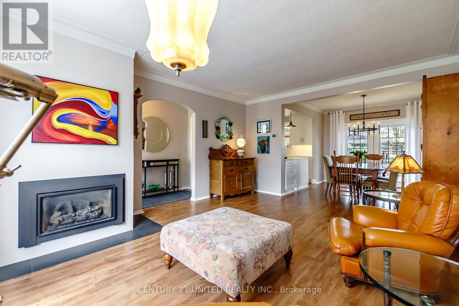 682 VICTORY CRESCENT - 8