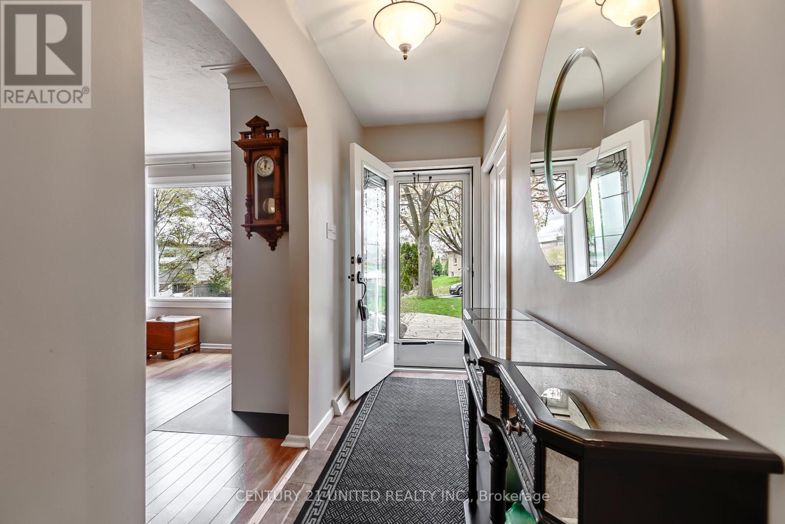 682 VICTORY CRESCENT - 9