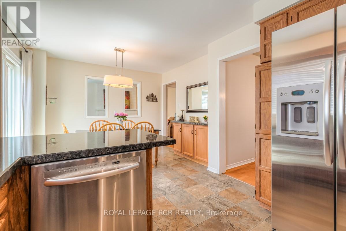 582 MILLARD STREET - 13