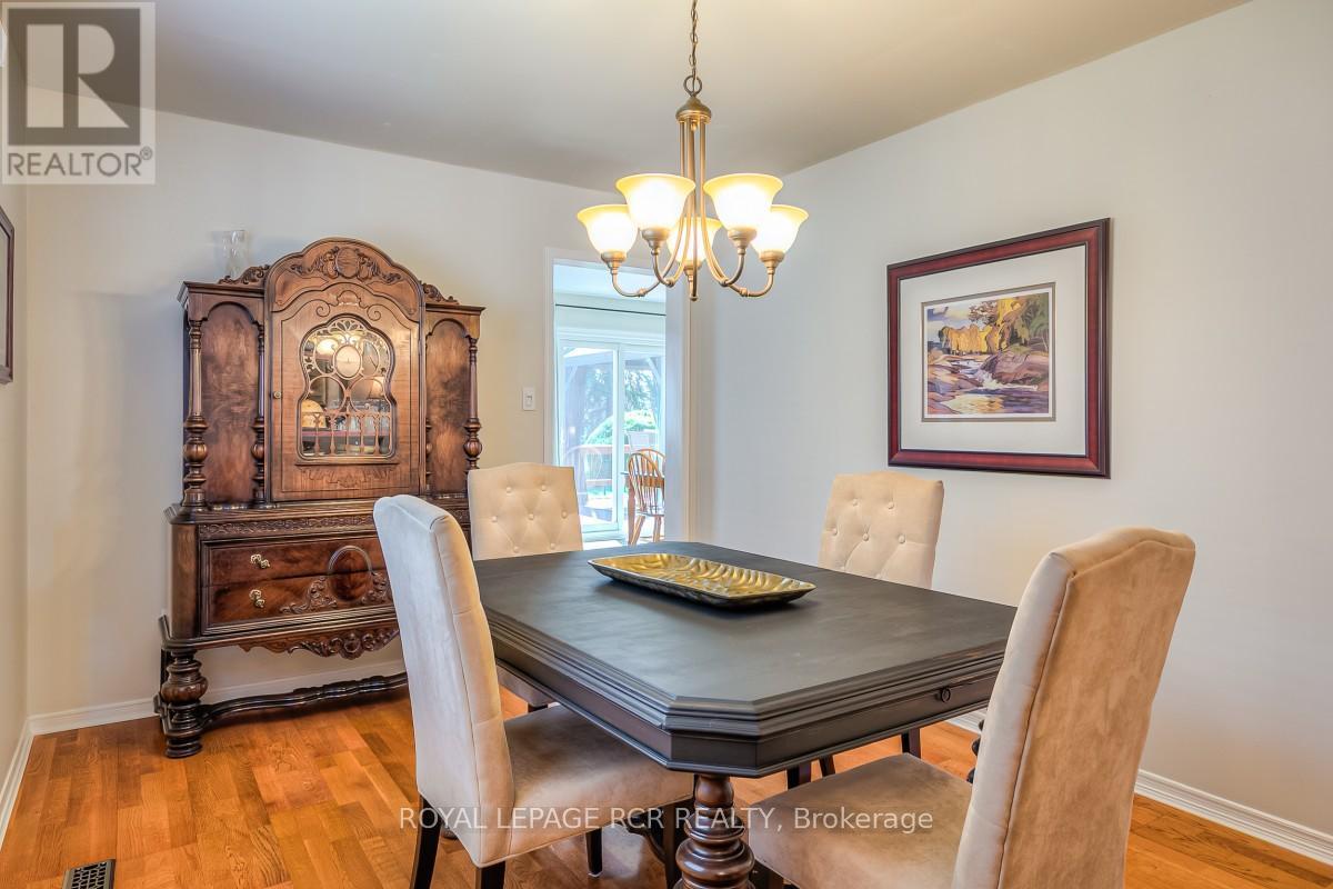 582 MILLARD STREET - 16