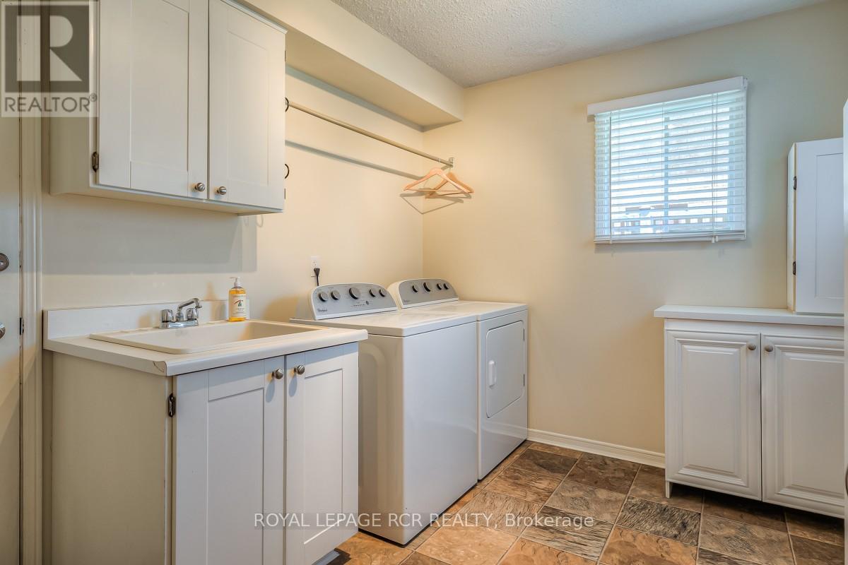 582 MILLARD STREET - 18