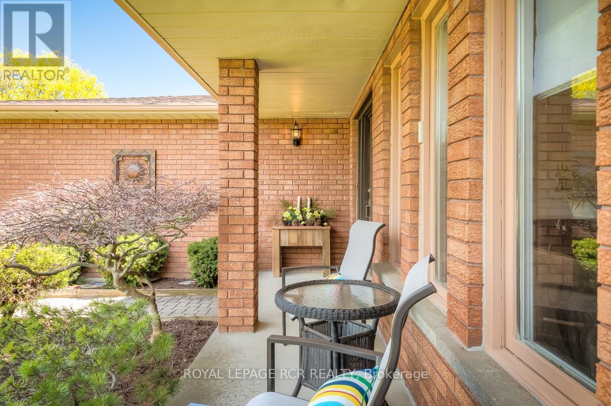 582 MILLARD STREET - 4