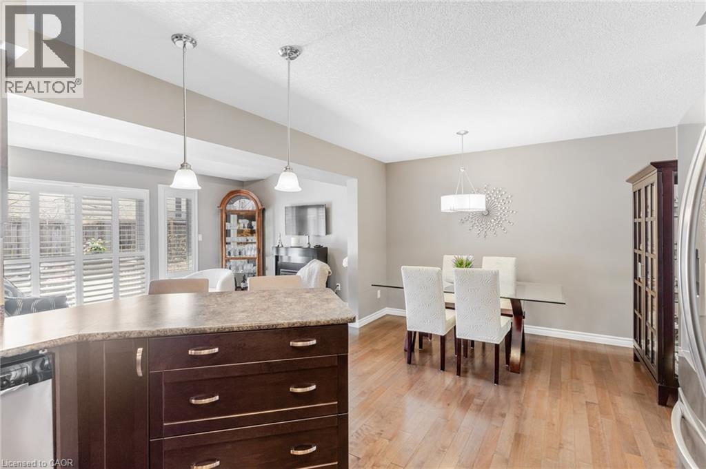555 CHABLIS Drive Unit# 18, Waterloo, Ontario, N2T0A5 — Photo 8