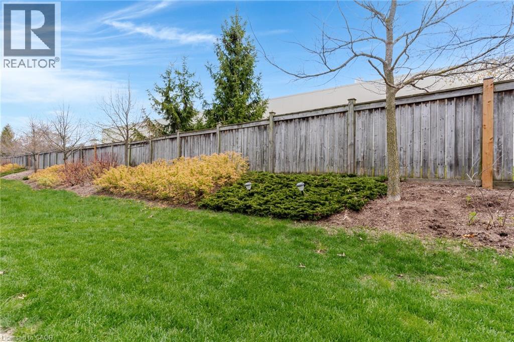 555 CHABLIS Drive Unit# 18, Waterloo, Ontario, N2T0A5 — Photo 28