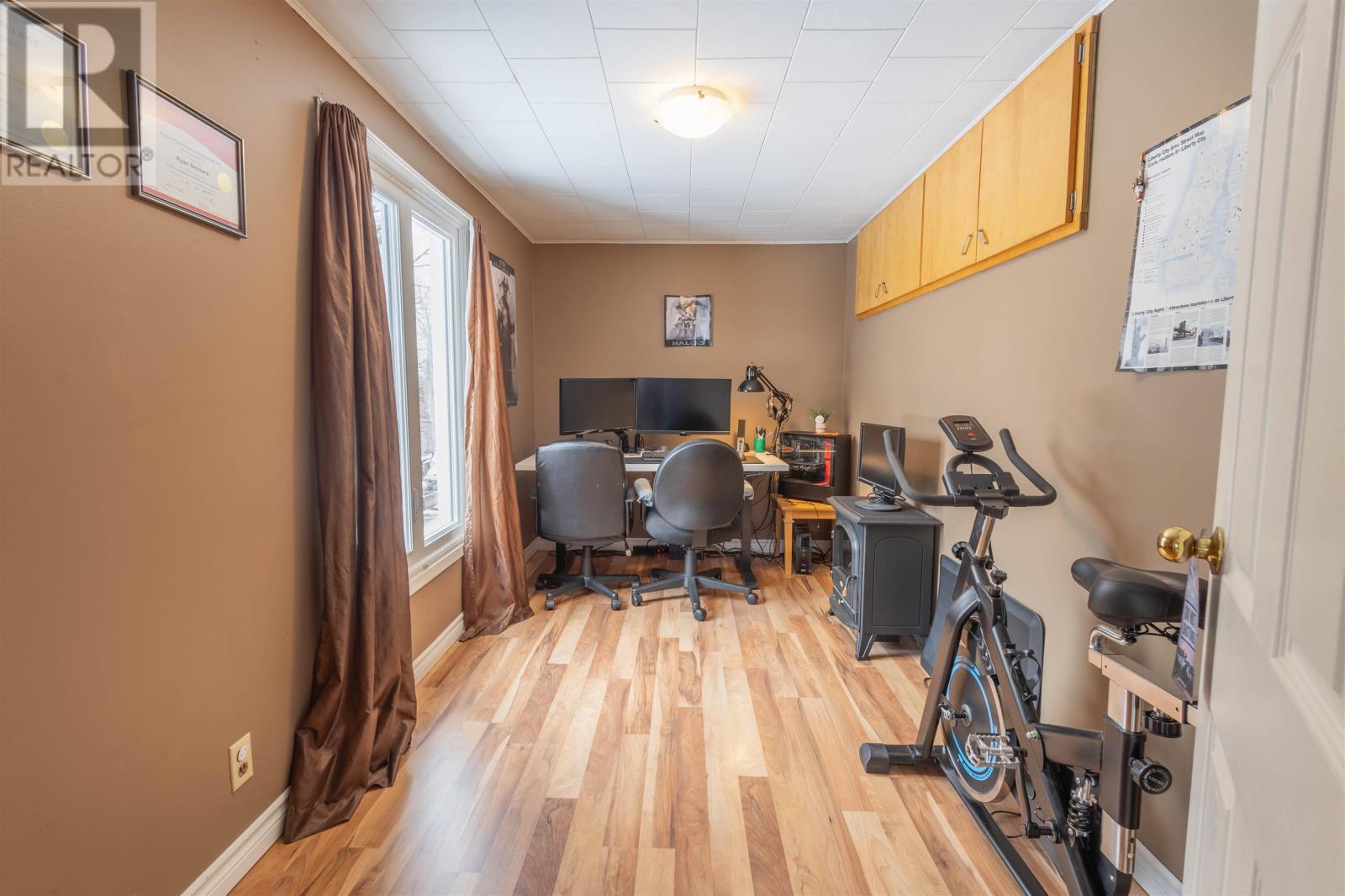 1212 GLADSTONE Road - 21