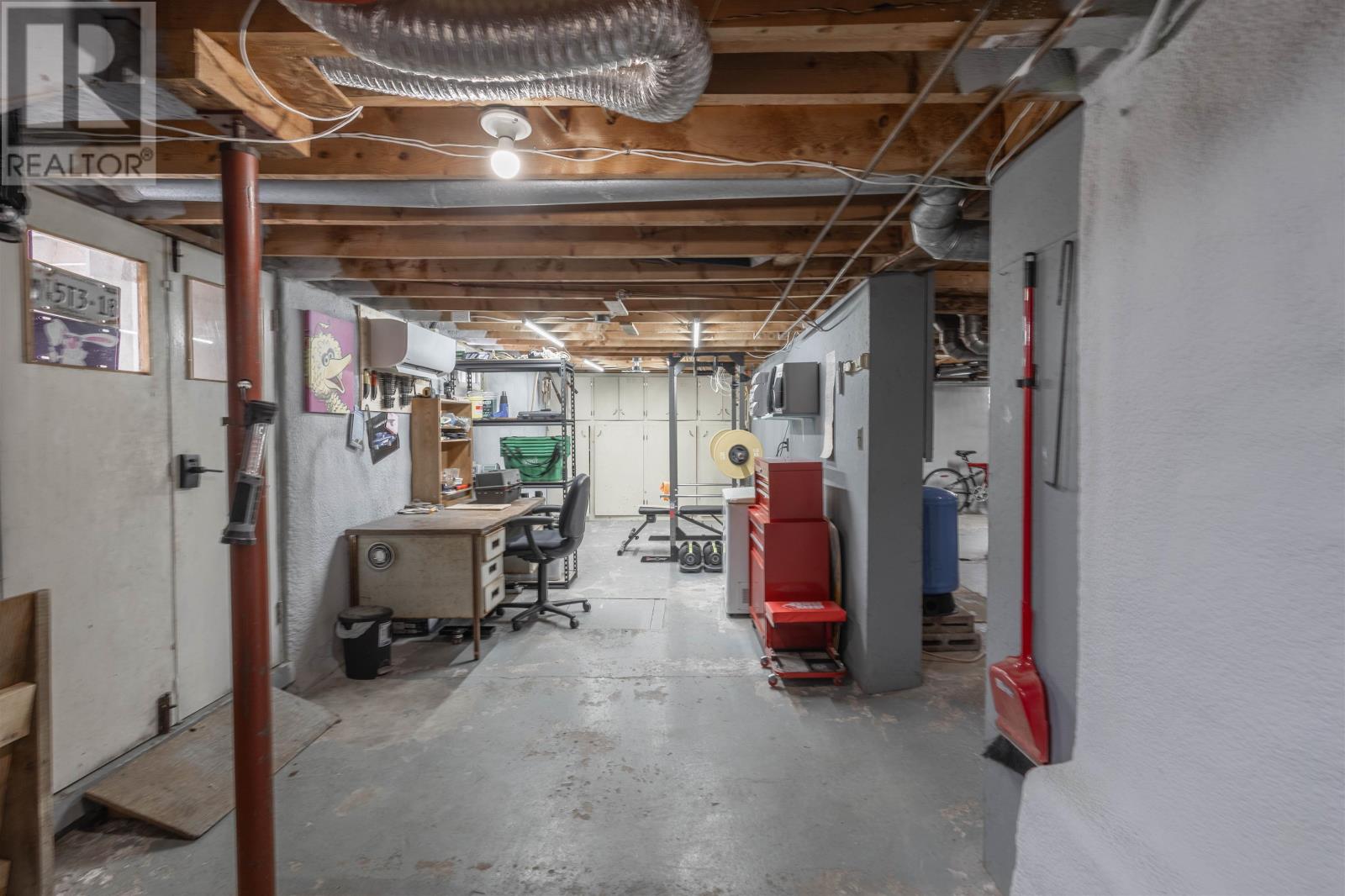 1212 GLADSTONE Road - 35