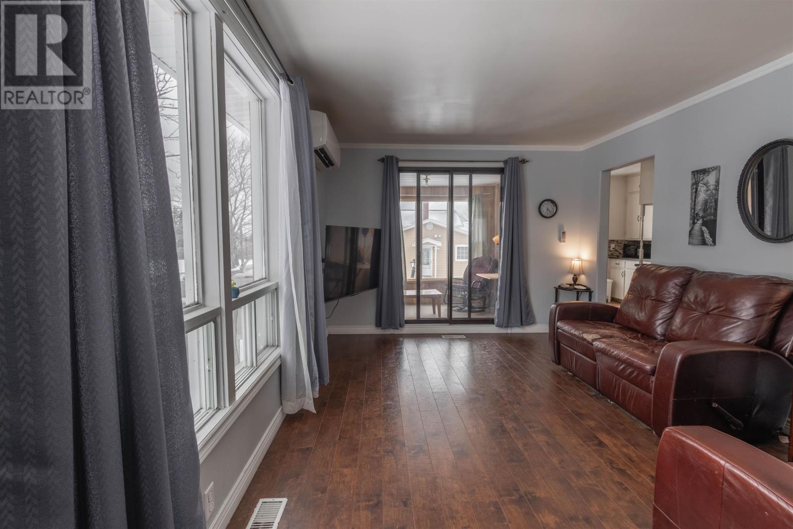 1212 GLADSTONE Road - 16