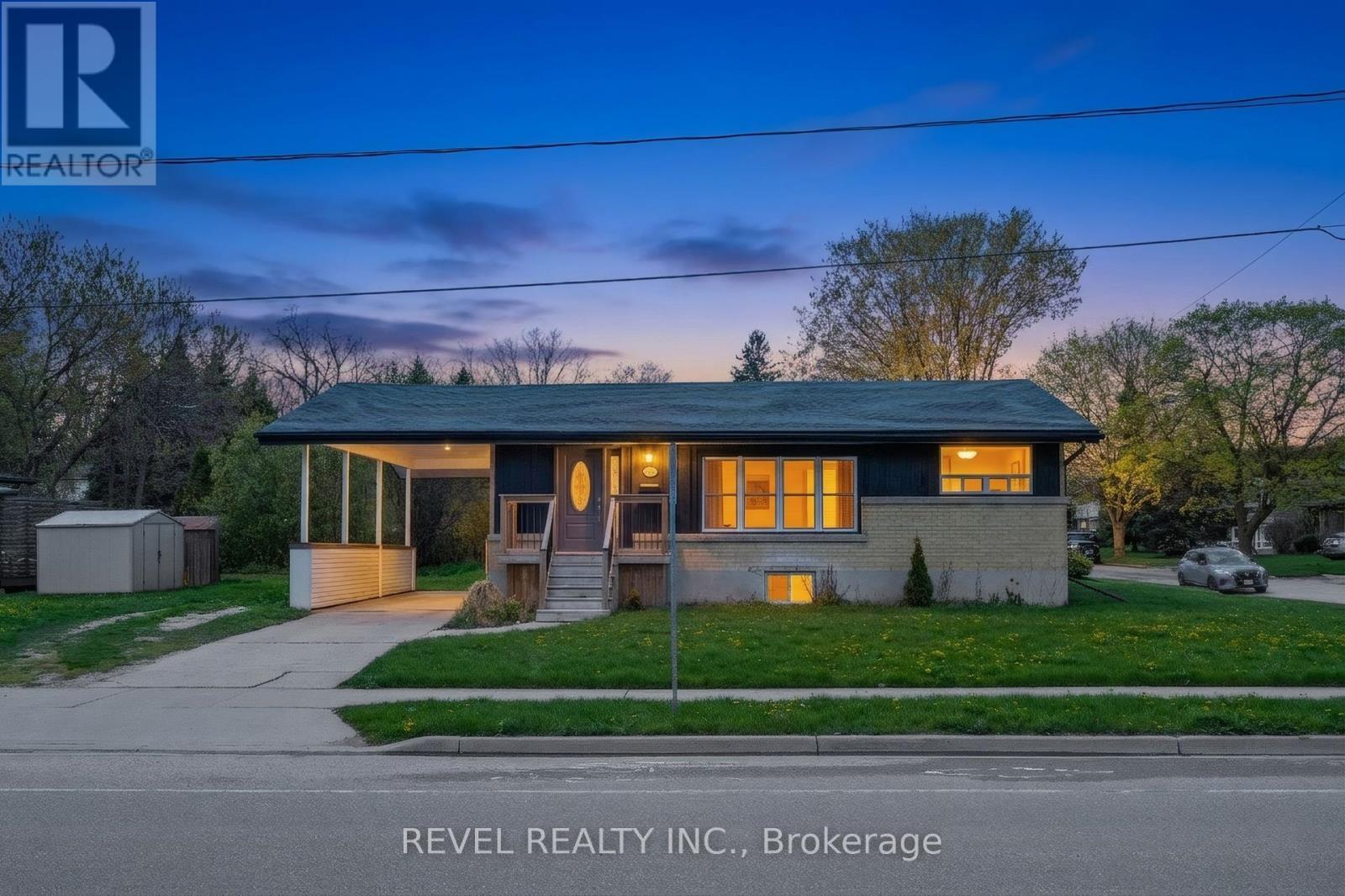216 STEVENSON STREET N - 1