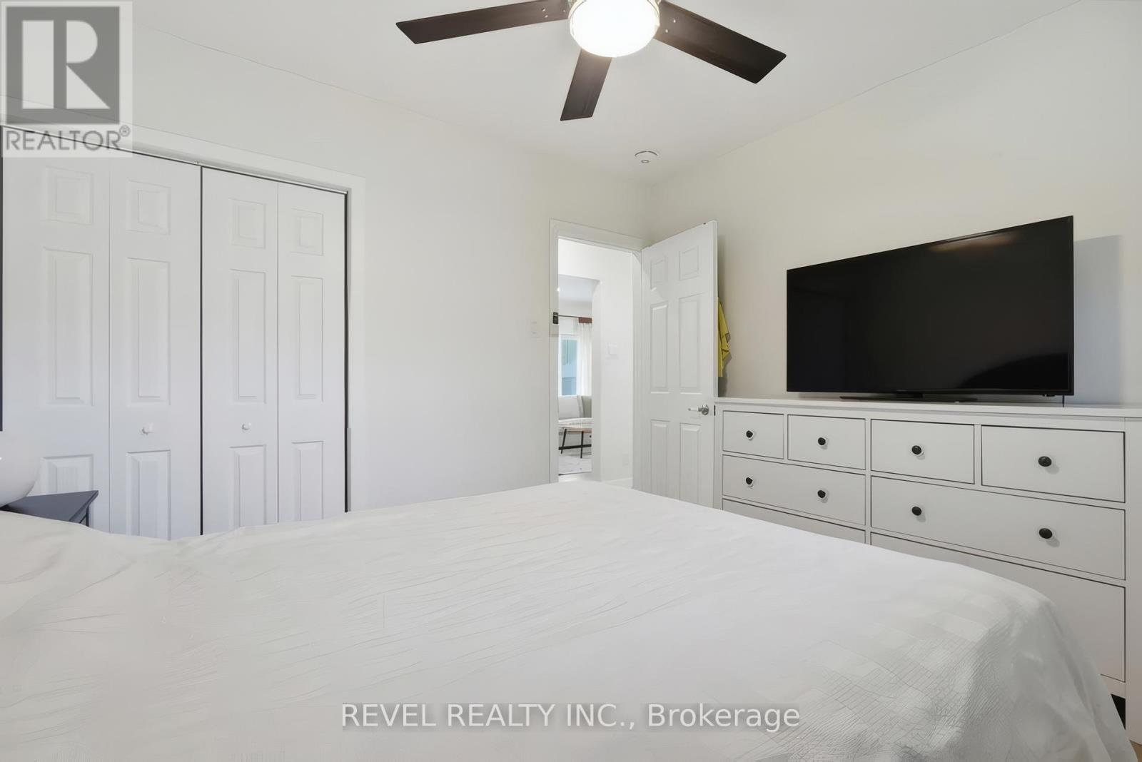 216 STEVENSON STREET N - 11
