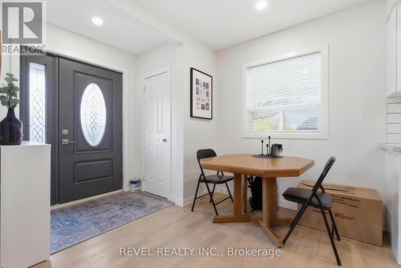 216 STEVENSON STREET N - 3