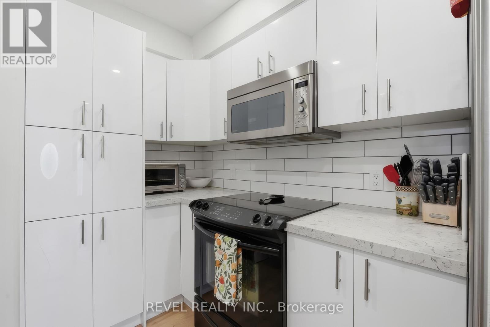 216 STEVENSON STREET N - 6