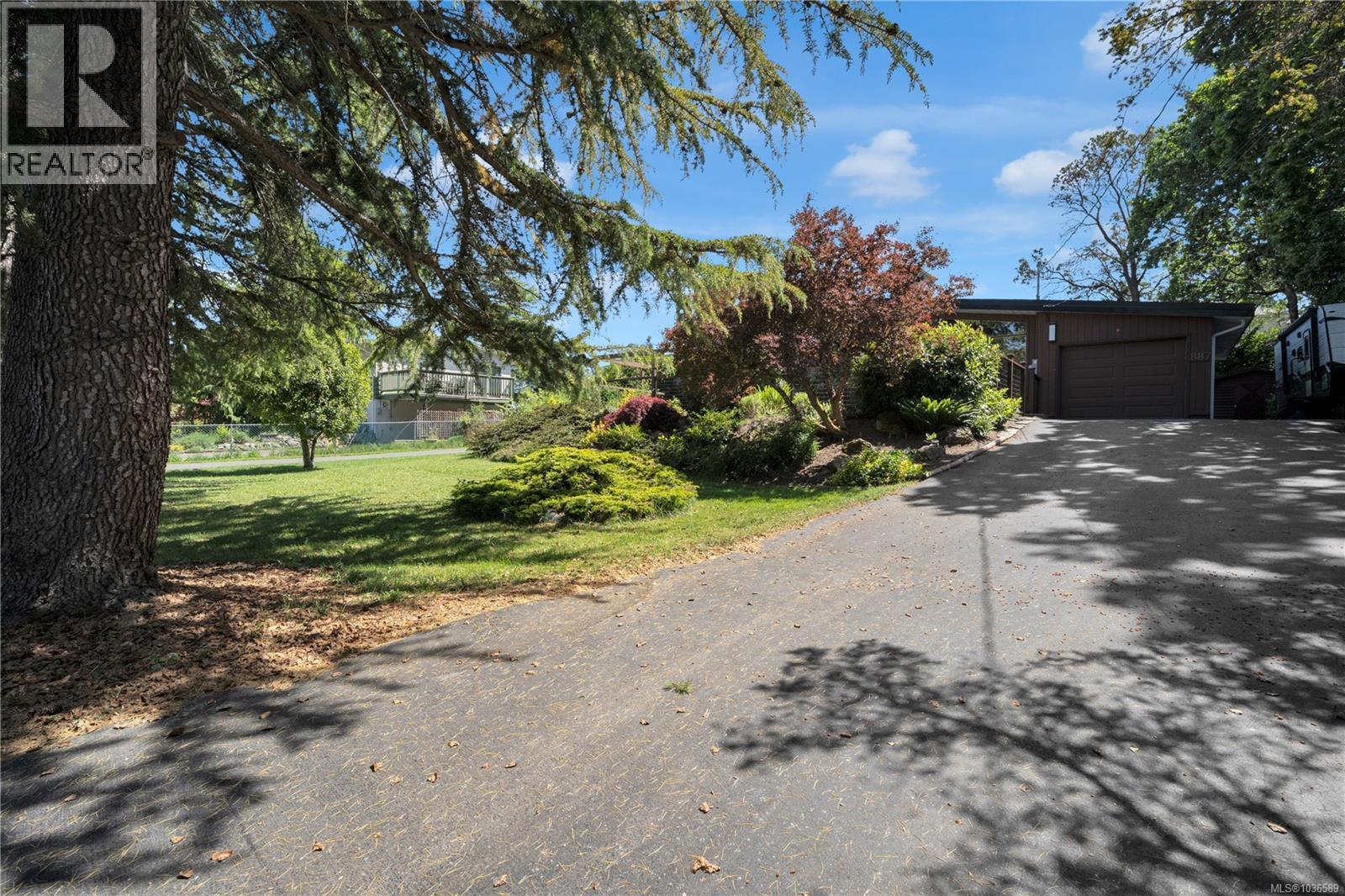  887 Clarke Road West, Central Saanich
