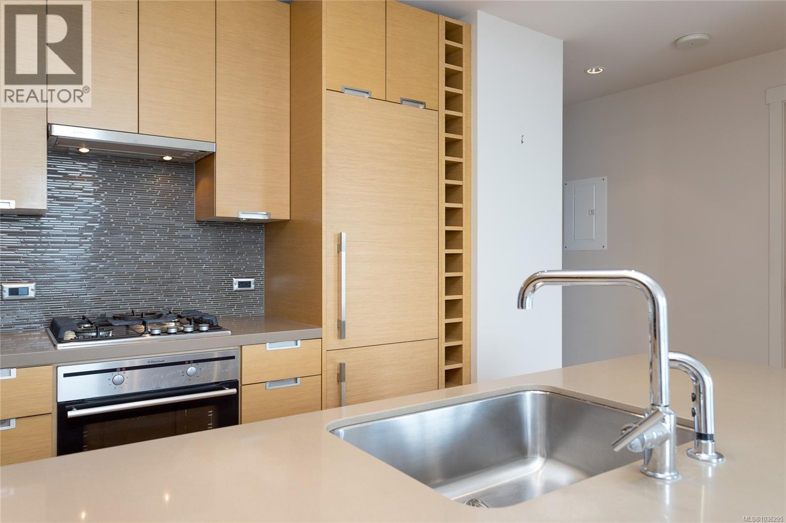 1707 83 Saghalie Road, Victoria