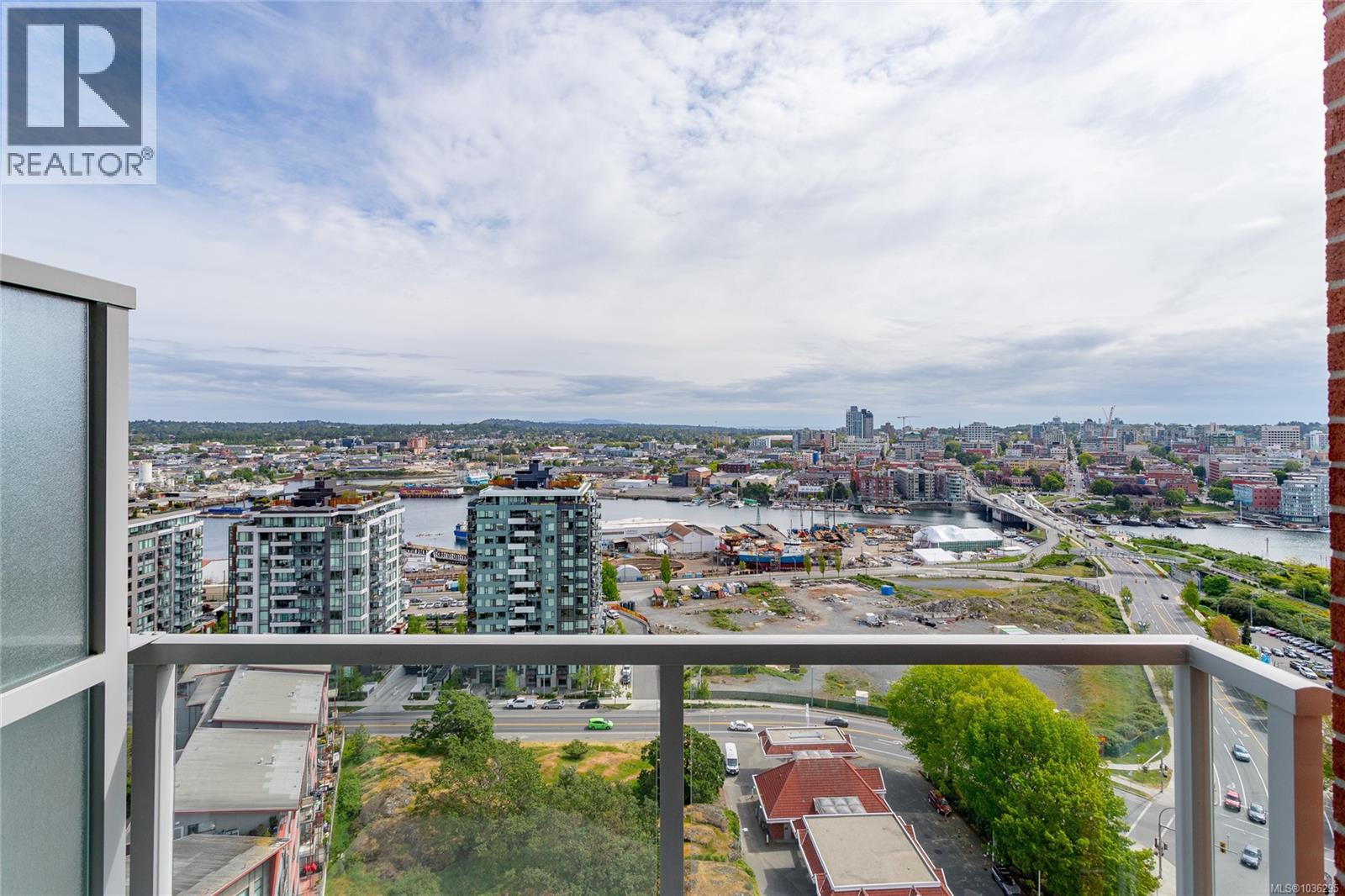 1707 83 Saghalie Road, Victoria