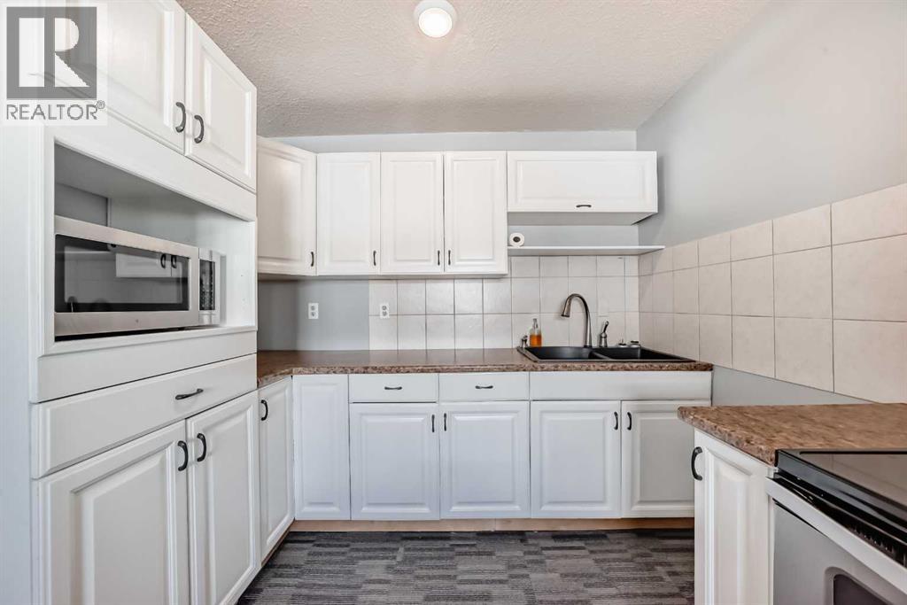 #3 4503 75 Street NW - 10