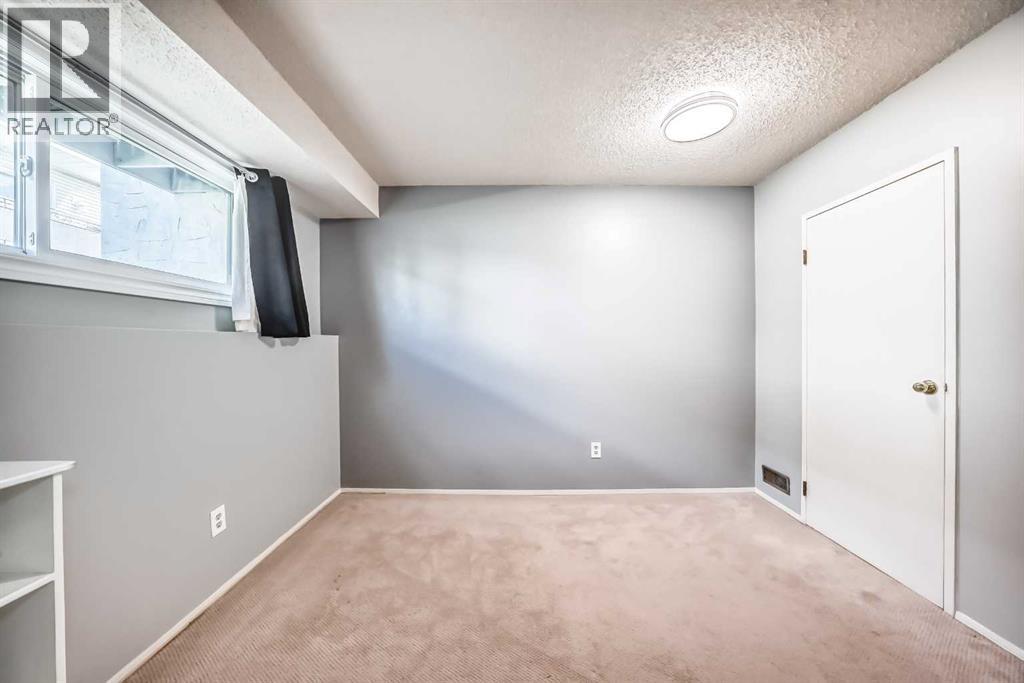 #3 4503 75 Street NW - 32