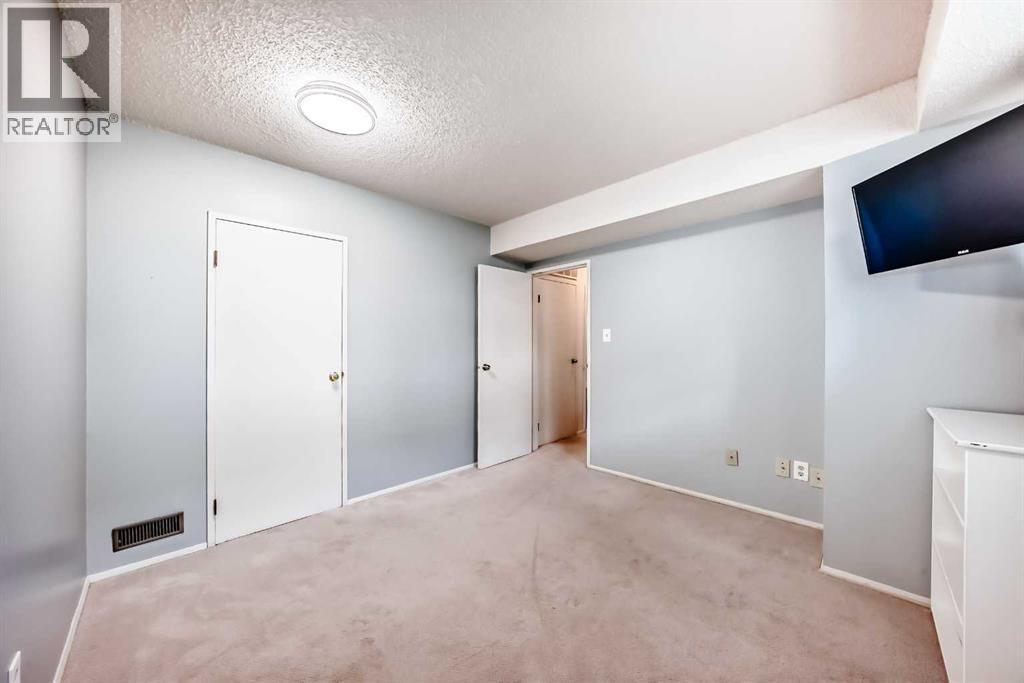 #3 4503 75 Street NW - 33