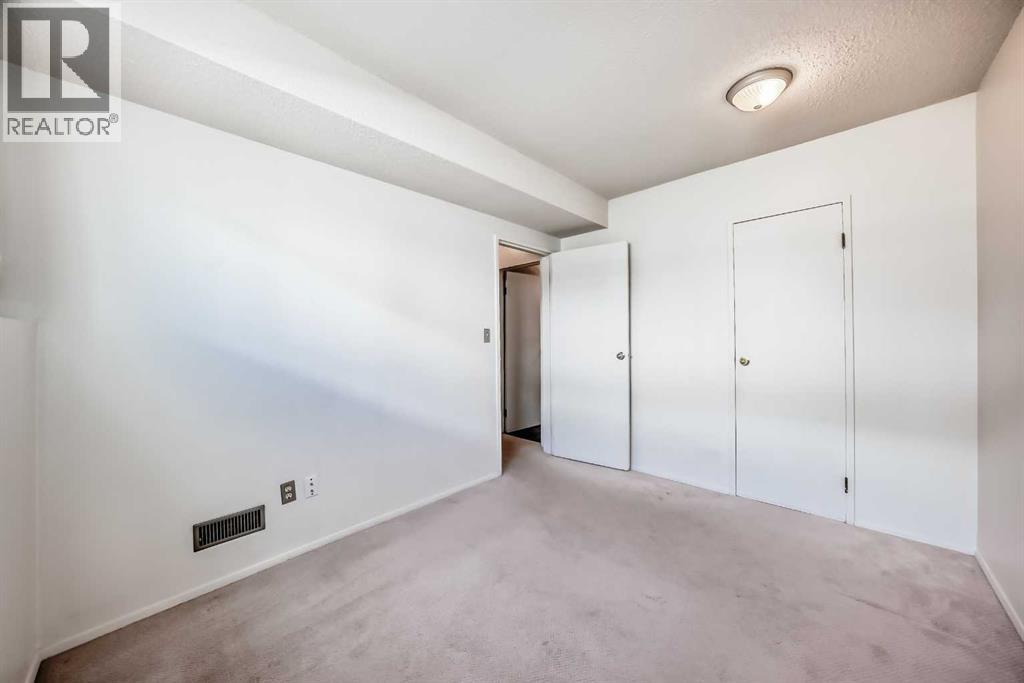 #3 4503 75 Street NW - 37