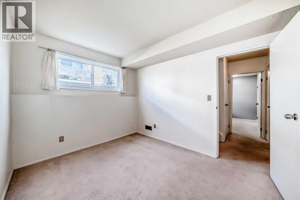 #3 4503 75 Street NW - 38