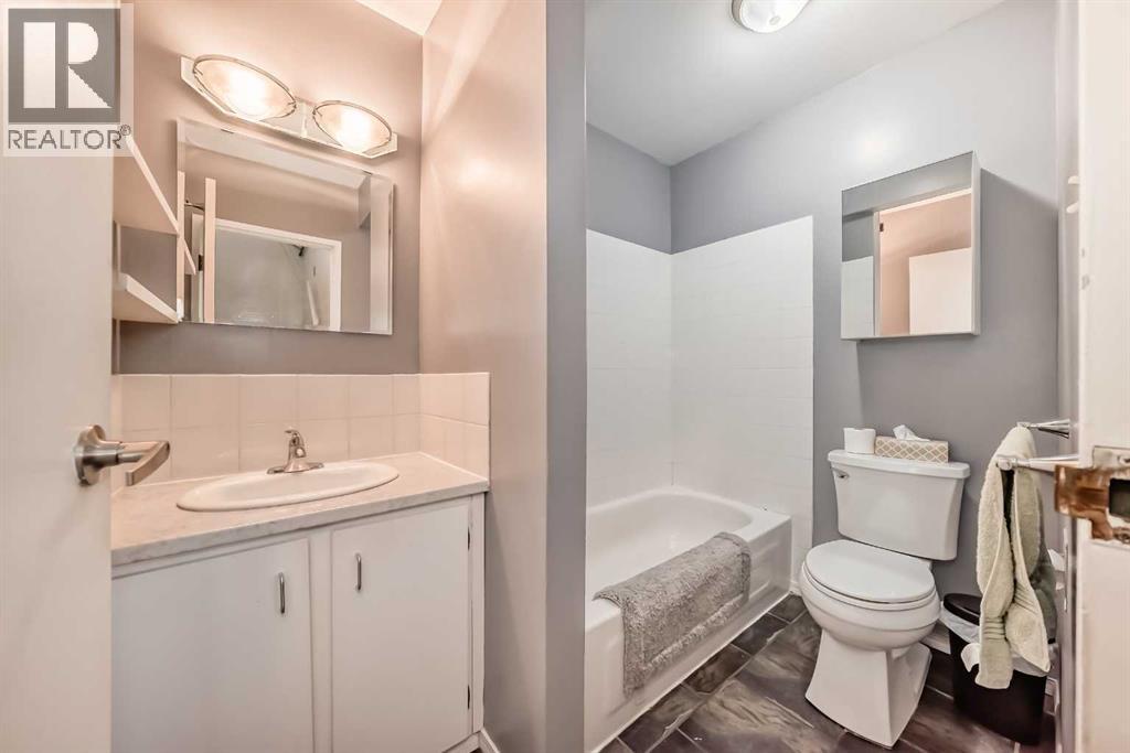 #3 4503 75 Street NW - 39