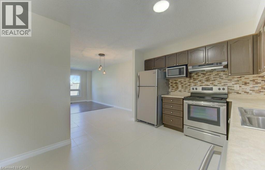 90 RALGREEN Crescent, Kitchener, Ontario, N2M1T9 — Photo 12