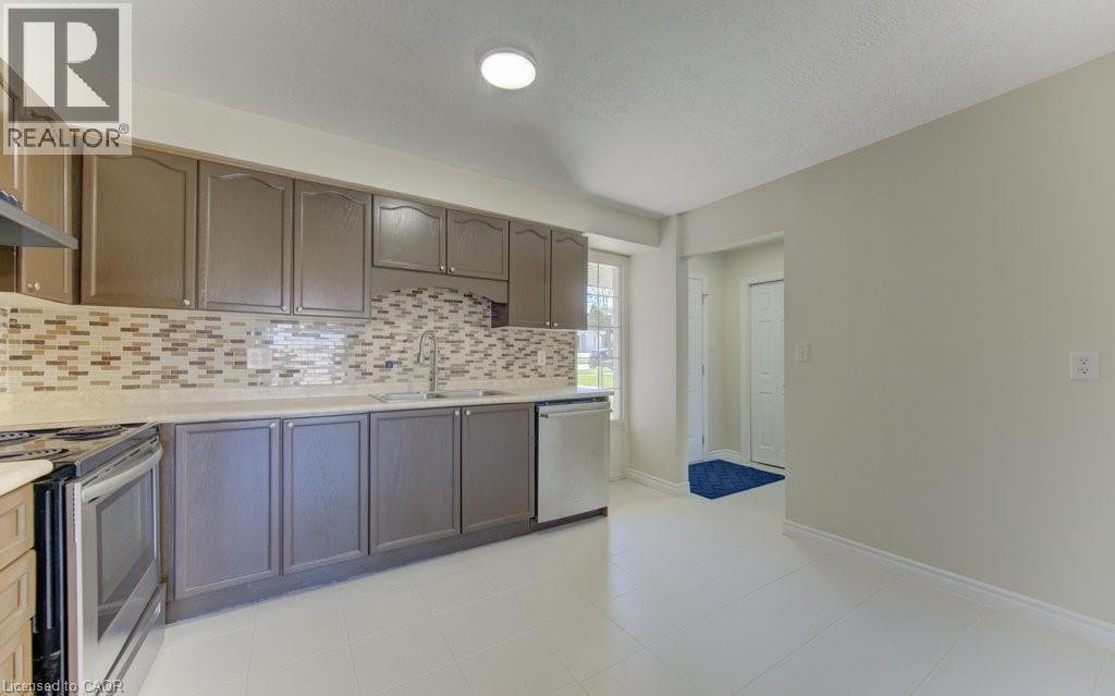 90 RALGREEN Crescent, Kitchener, Ontario, N2M1T9 — Photo 14