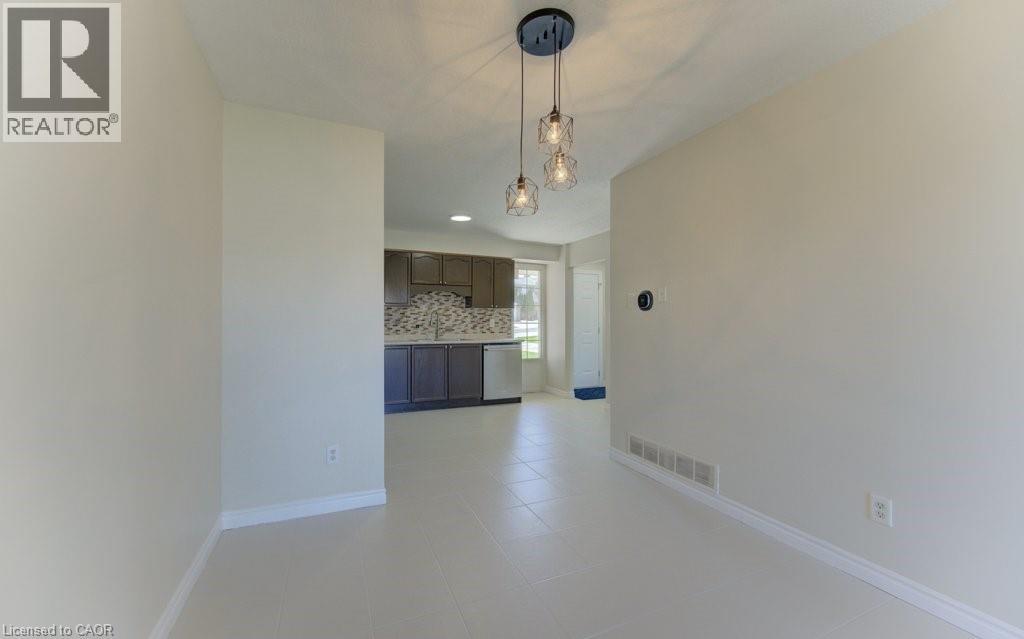 90 RALGREEN Crescent, Kitchener, Ontario, N2M1T9 — Photo 16