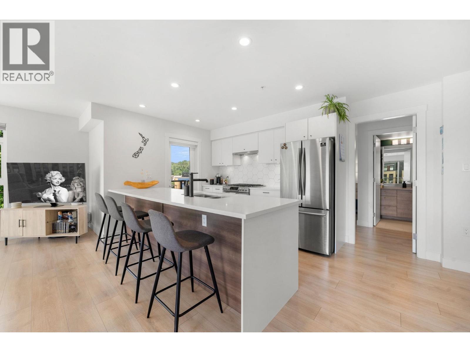 307 1519 CROWN STREET, North Vancouver