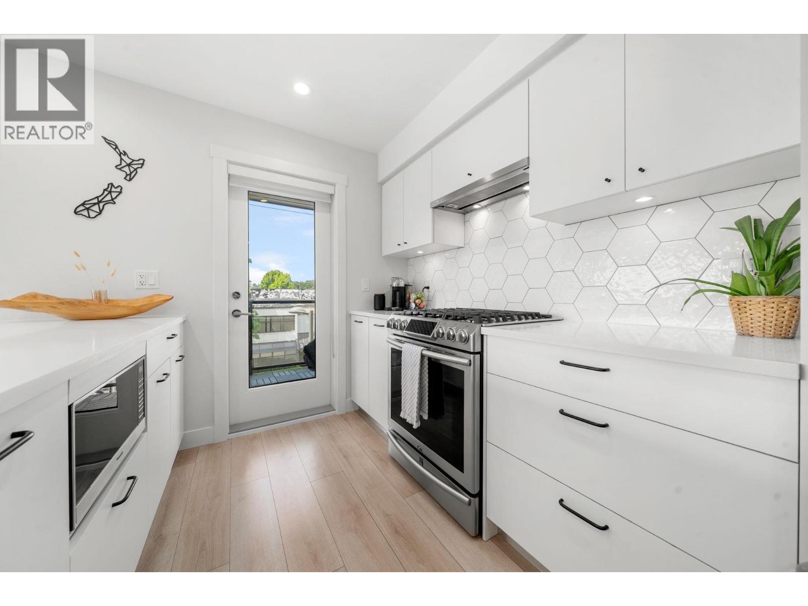 307 1519 CROWN STREET, North Vancouver