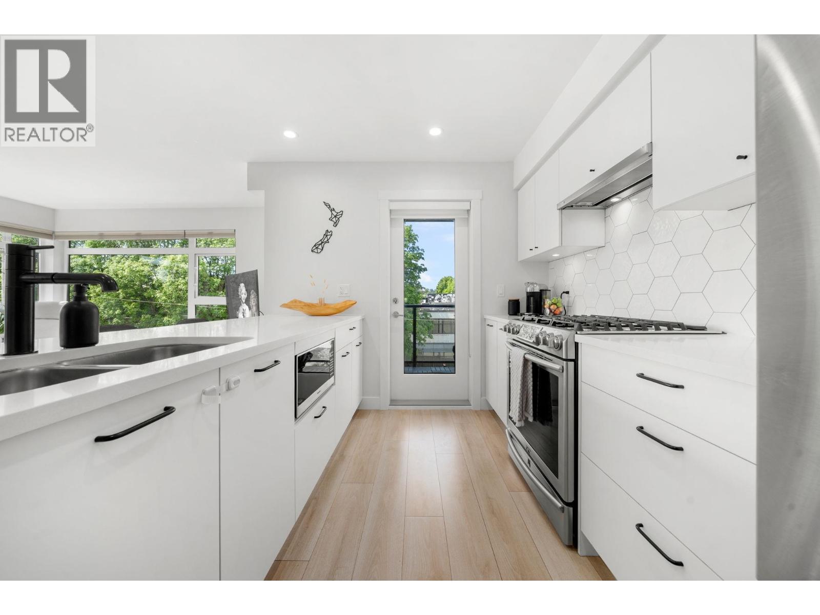 307 1519 CROWN STREET, North Vancouver