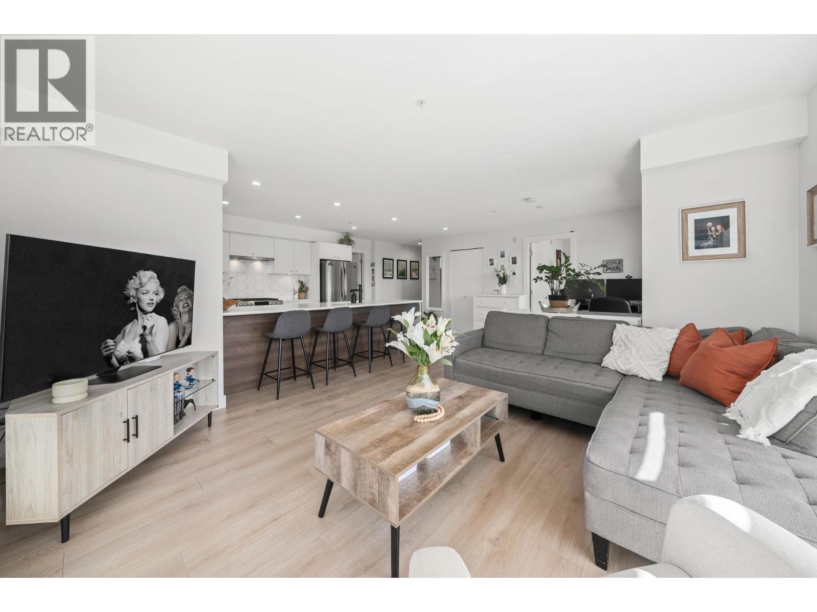 307 1519 CROWN STREET — photo 2