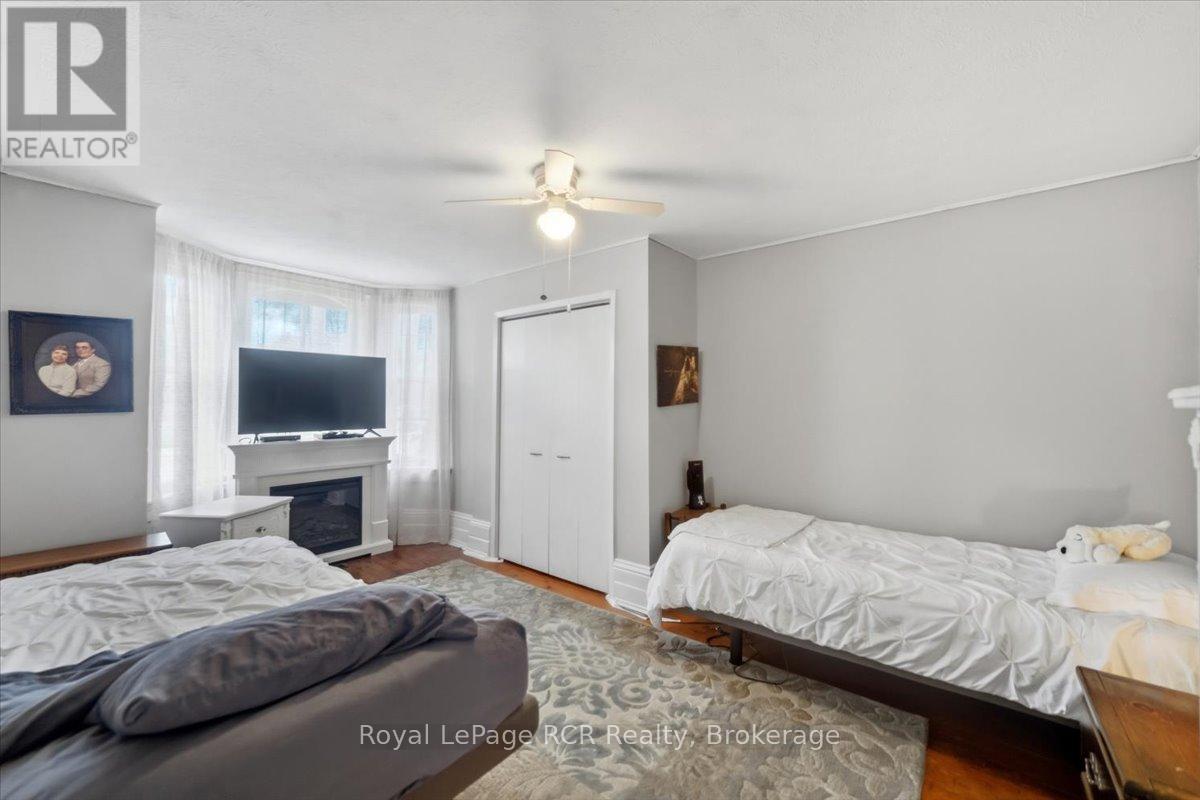 271 7TH STREET E - 12