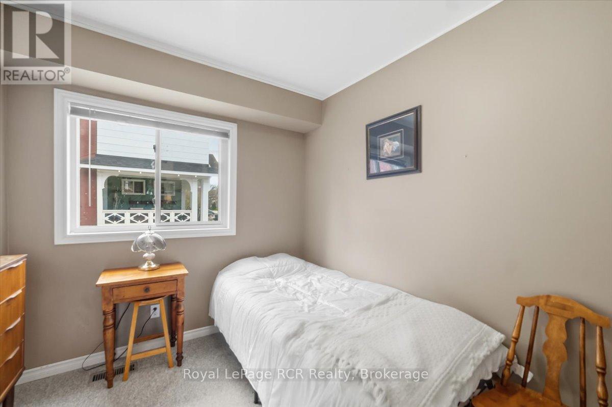 271 7TH STREET E - 14