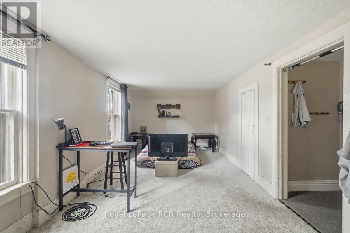 271 7TH STREET E - 20