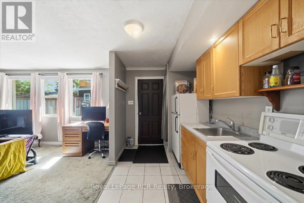 271 7TH STREET E - 27