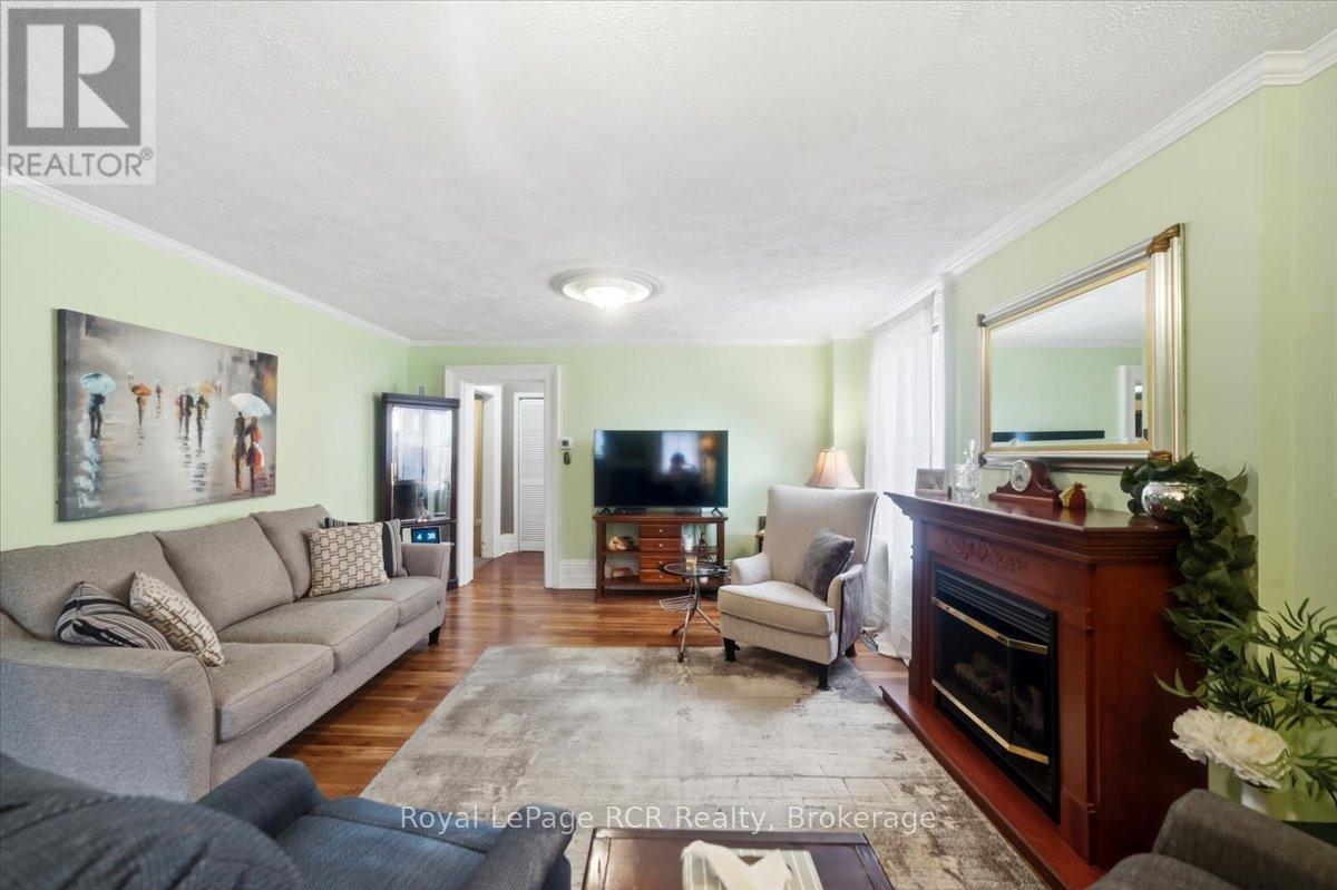 271 7TH STREET E - 6