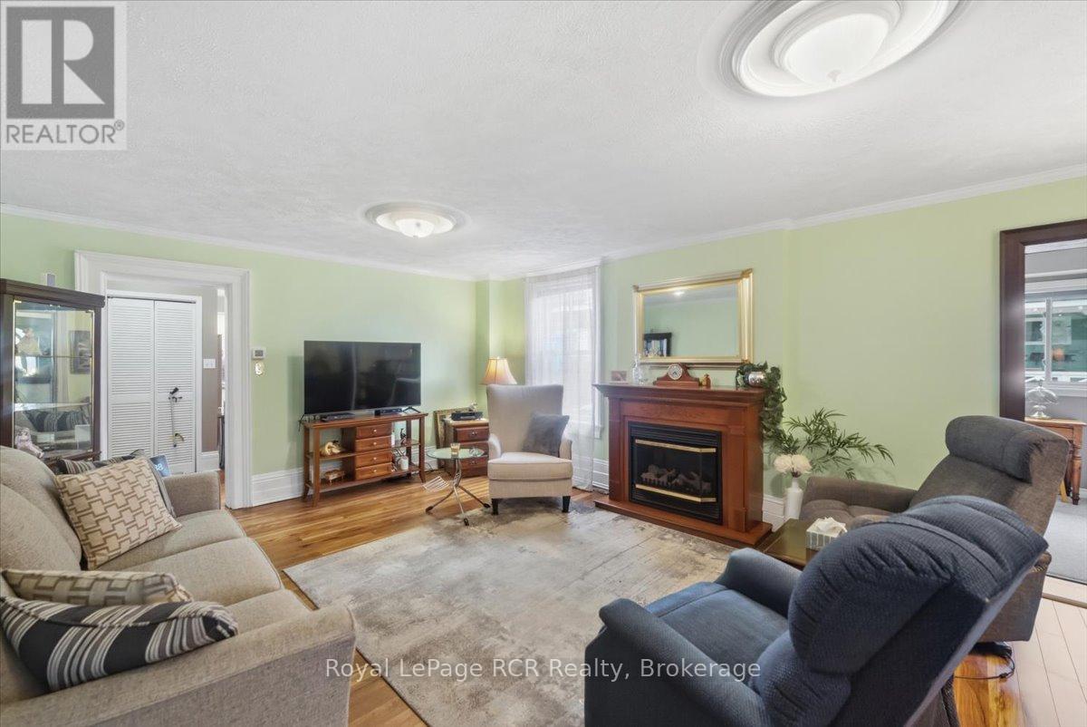 271 7TH STREET E - 7