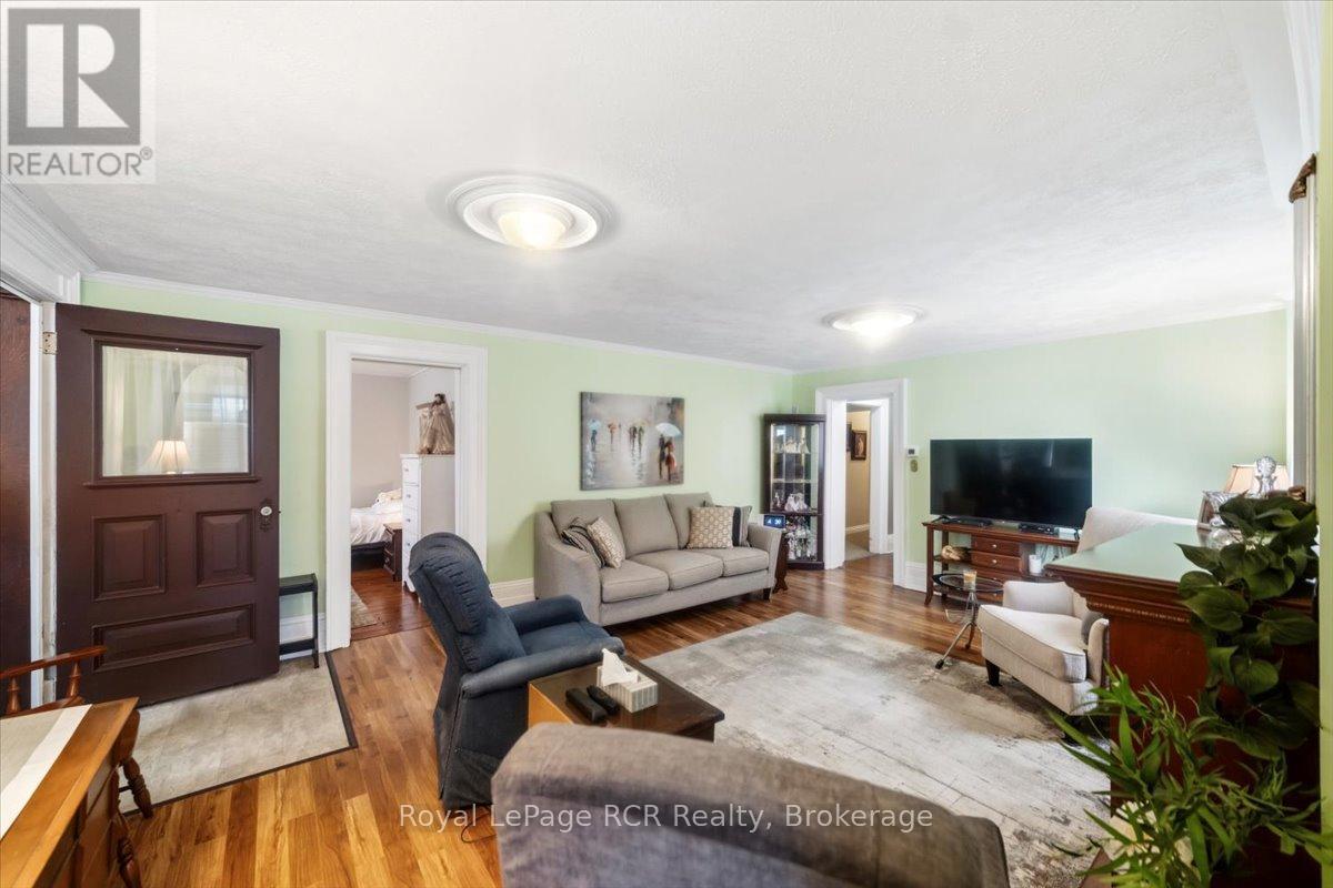 271 7TH STREET E - 8