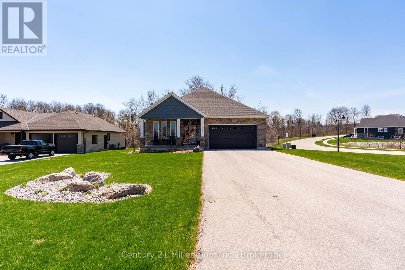 401 ALGOMA CRESCENT - Image 2