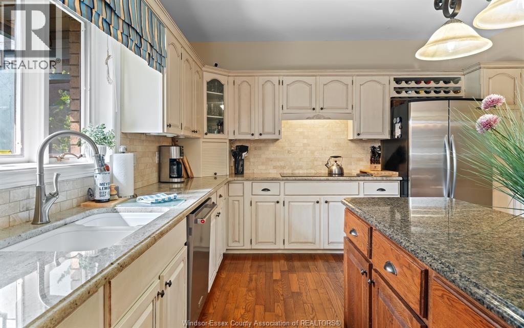 379 ELMGROVE DRIVE - 25